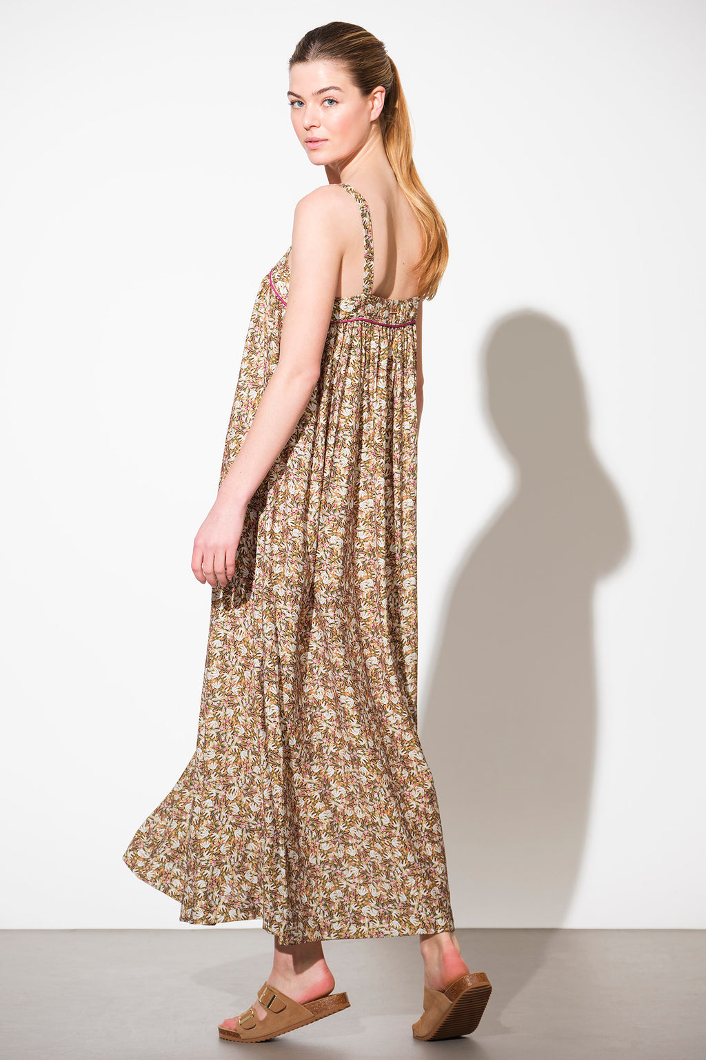 VESTIDO CON ESTAMPADO INTEGRAL