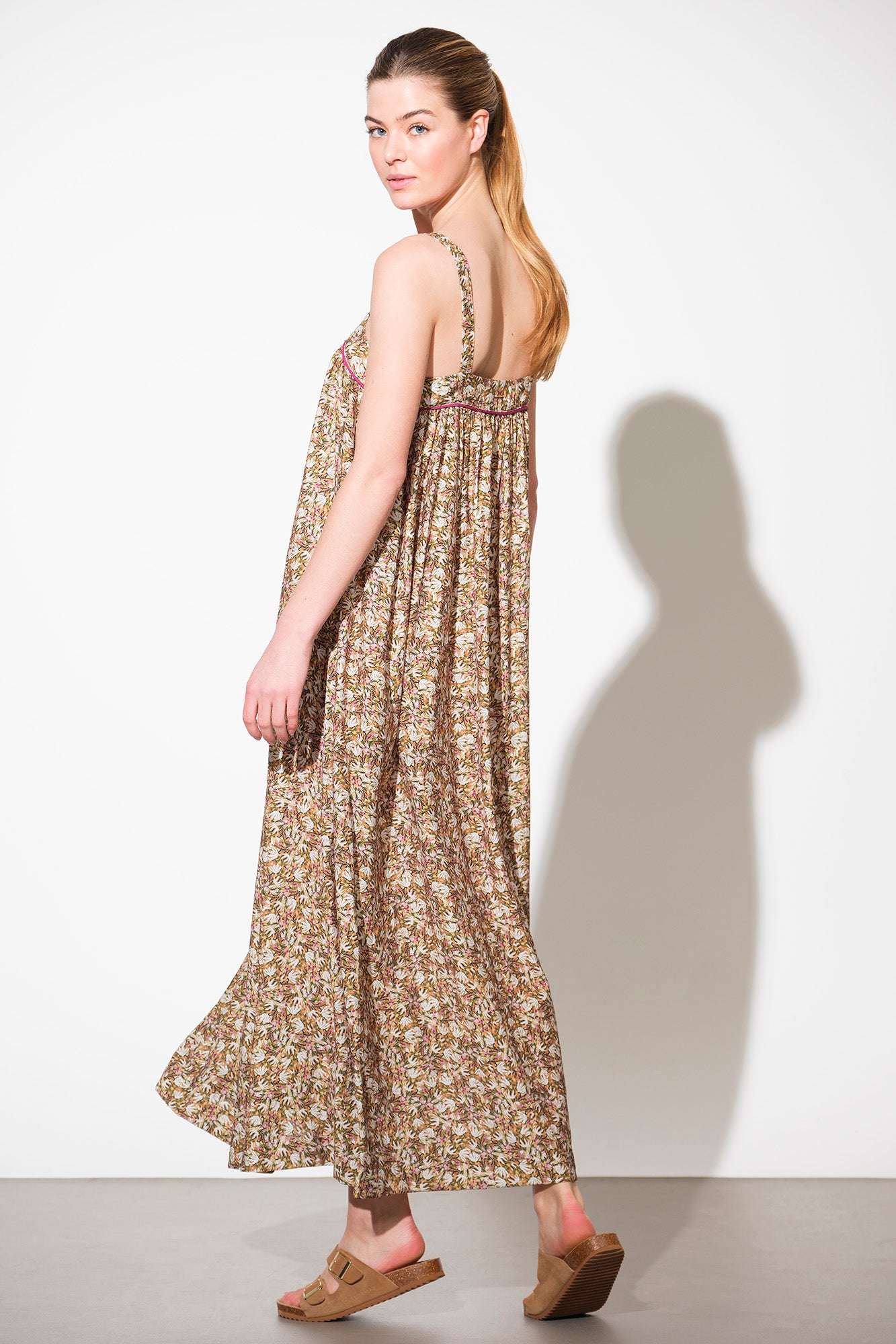 VESTIDO CON ESTAMPADO INTEGRAL