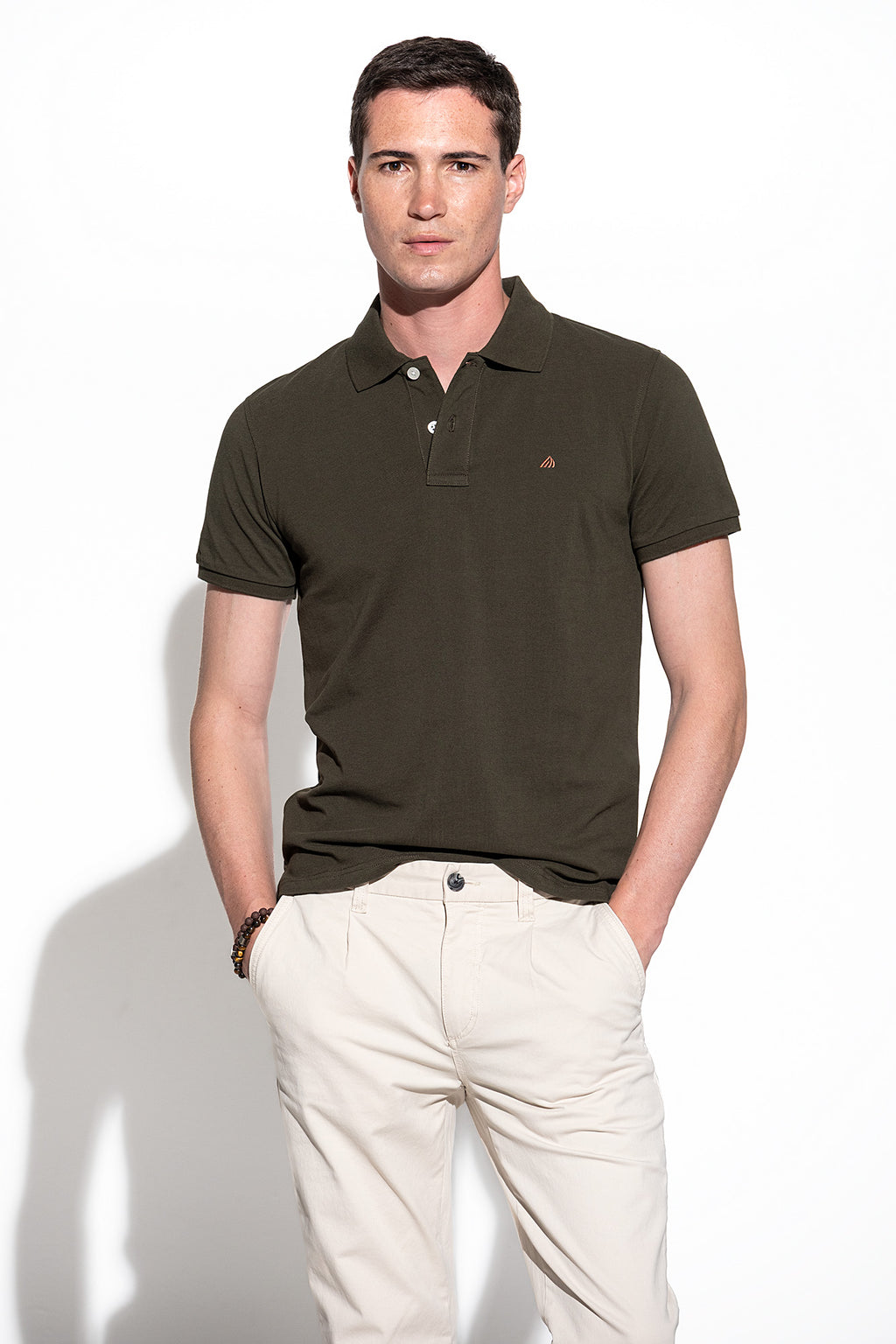 POLO BÁSICO COM LOGO A CONTRASTE
