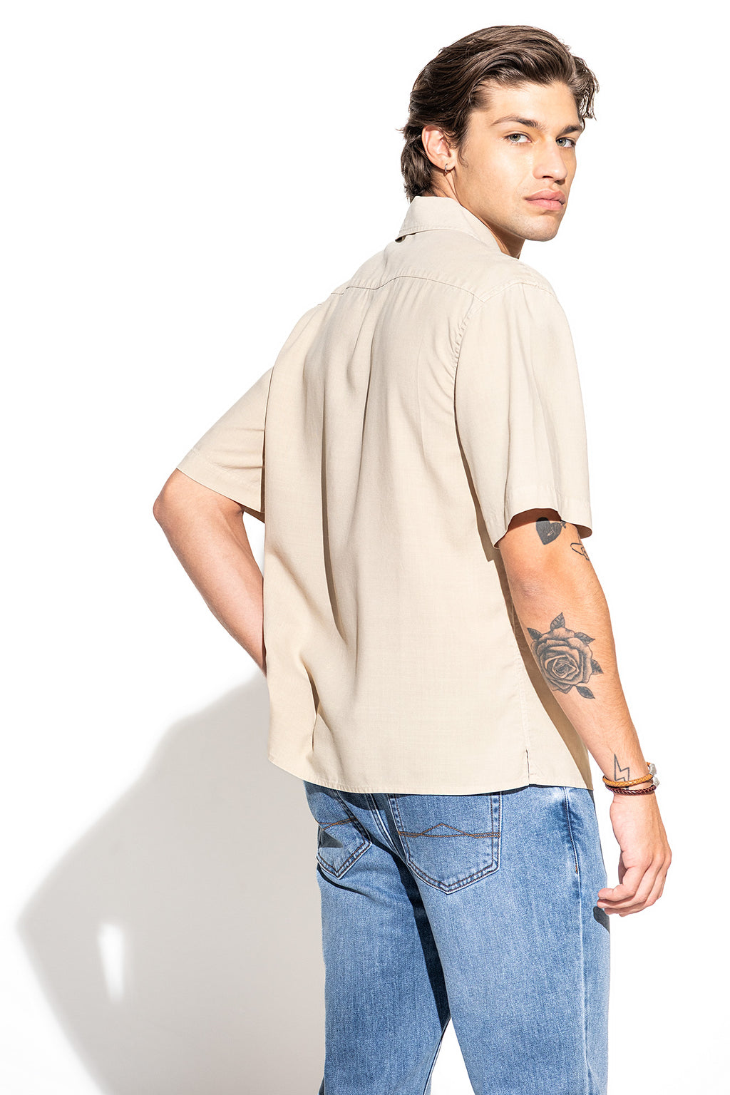 CAMISA DE MANGA CURTA EM TENCEL™