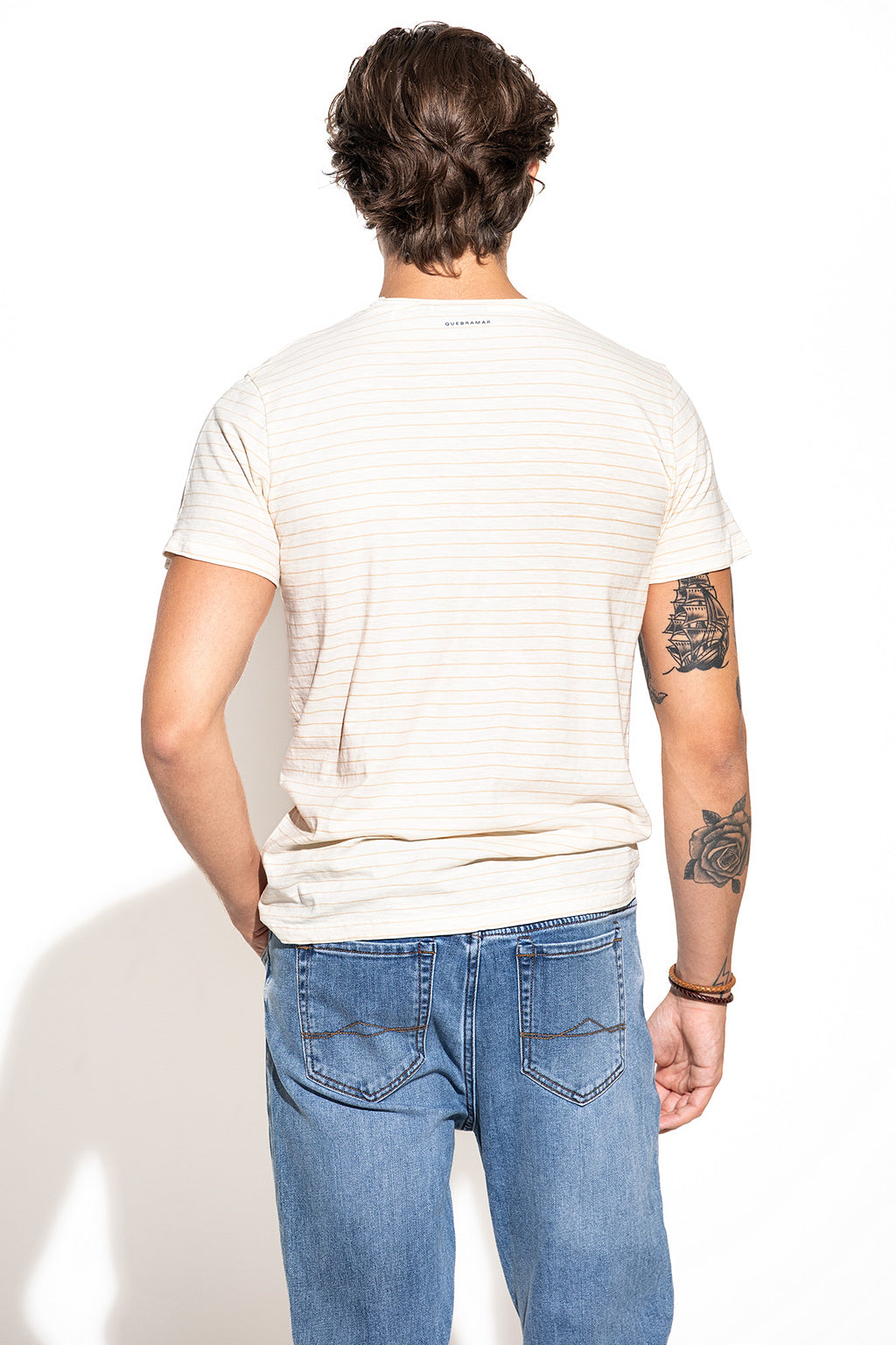 T-SHIRT ÀS RISCAS