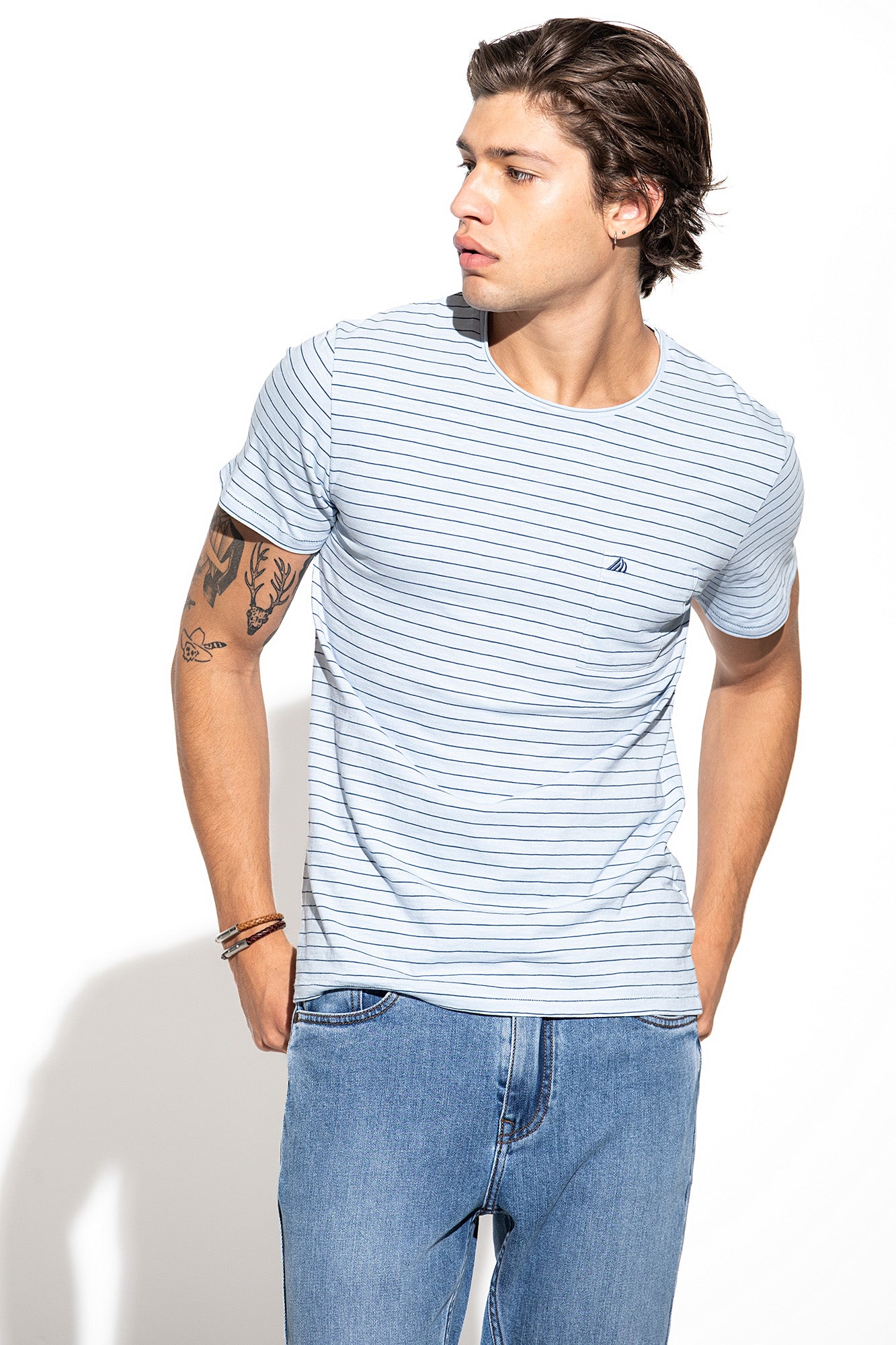 T-SHIRT ÀS RISCAS