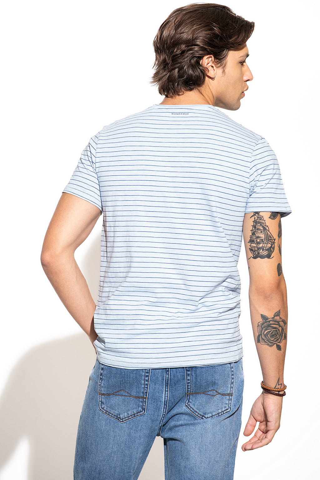 T-SHIRT ÀS RISCAS