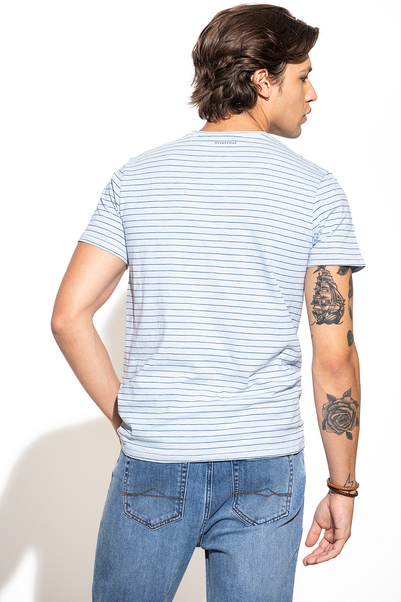 T-SHIRT ÀS RISCAS