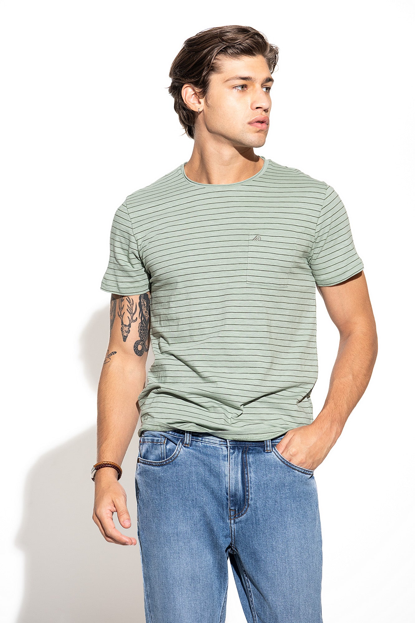 T-SHIRT ÀS RISCAS