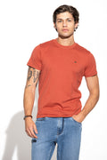 T-SHIRT COM LOGO EM CONTRASTE