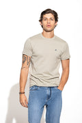 T-SHIRT COM LOGO EM CONTRASTE
