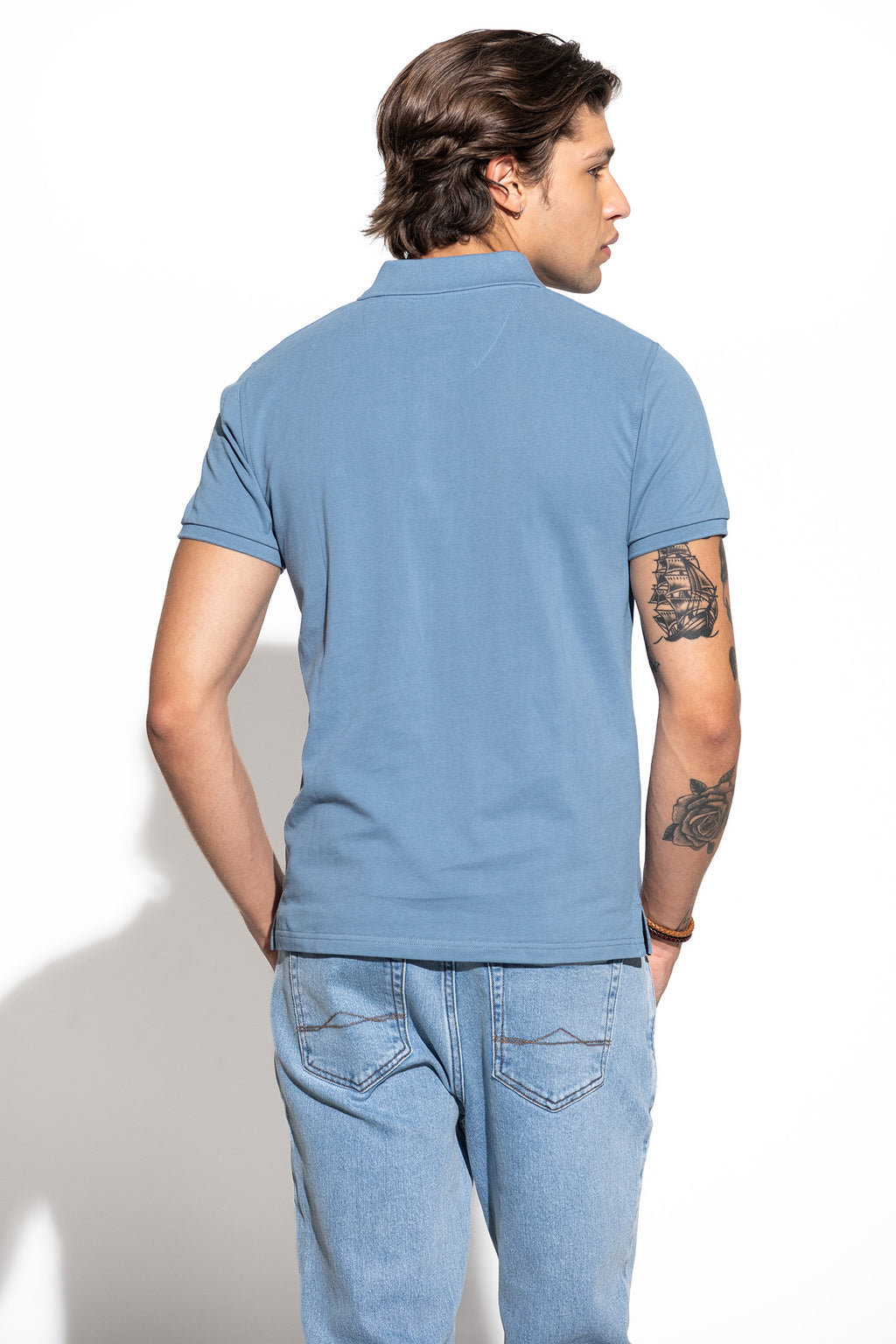 POLO BÁSICO COM LOGO A CONTRASTE