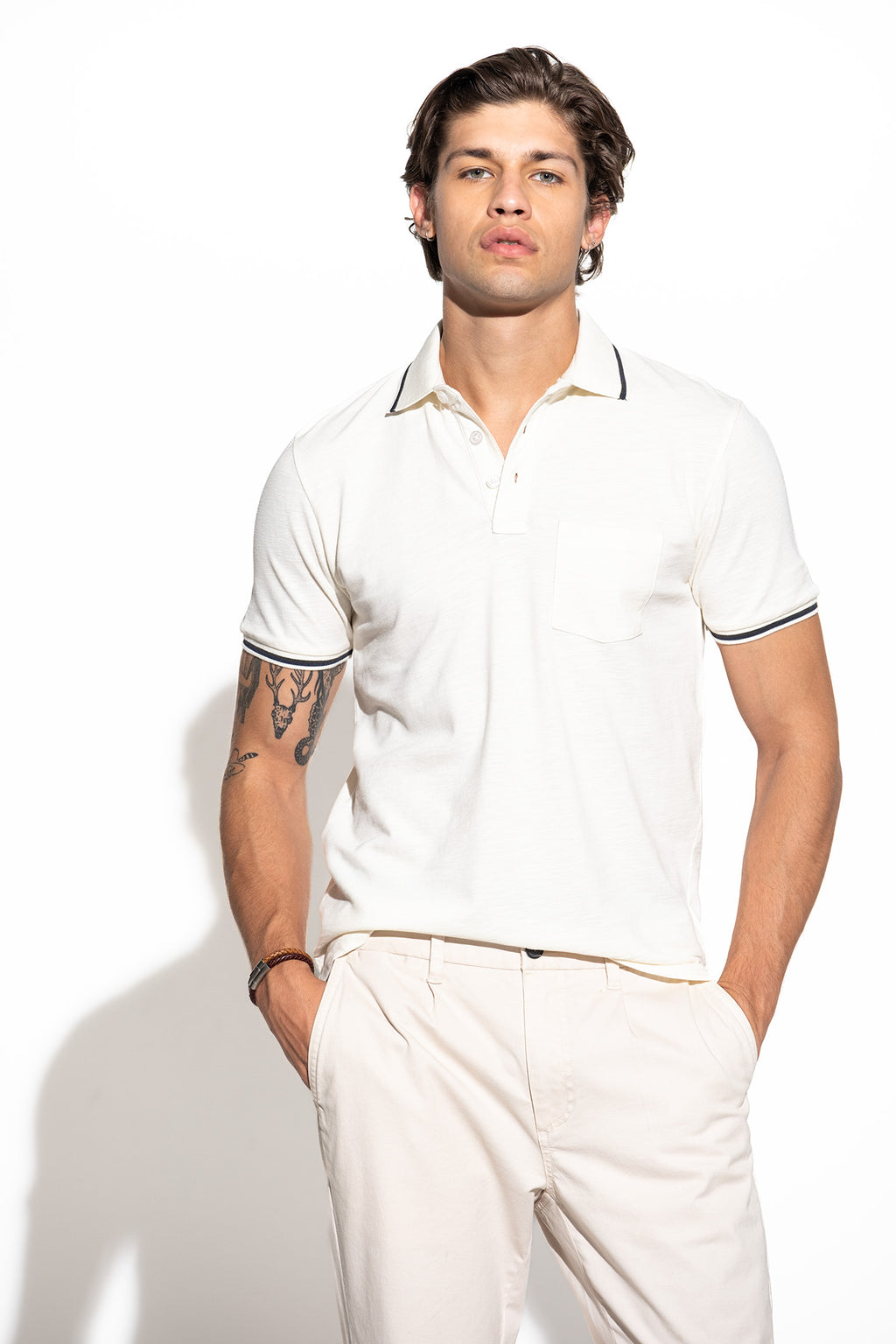 POLO DE PIQUÉ CON BOLSILLO PARA HOMBRE