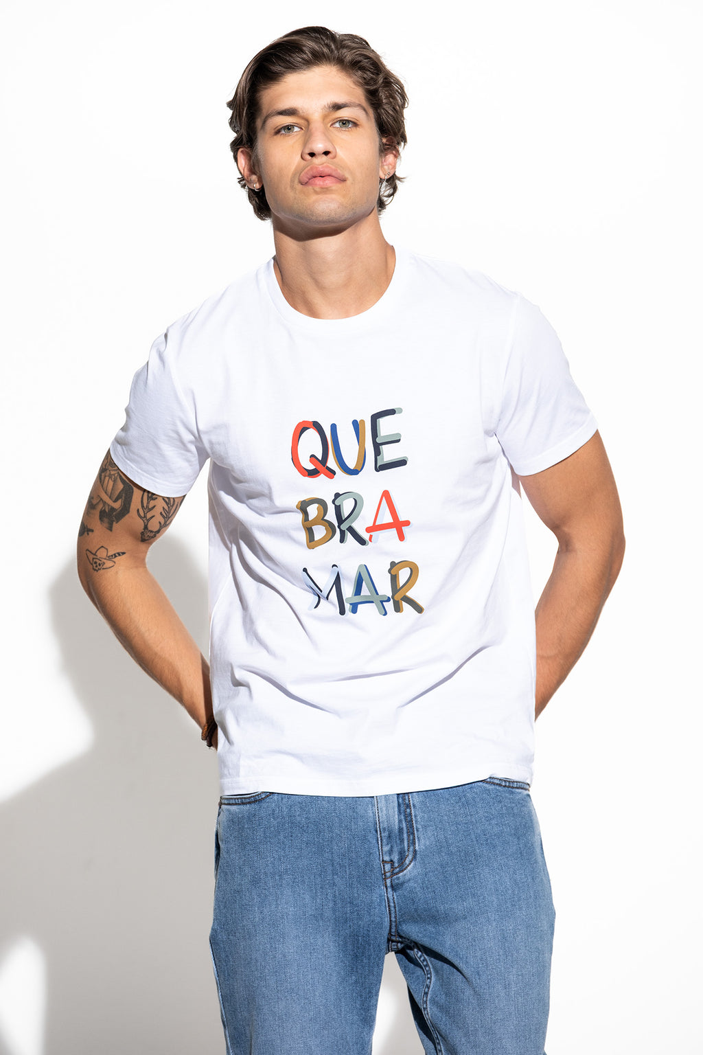 T-SHIRT COM PRINT QUEBRAMAR