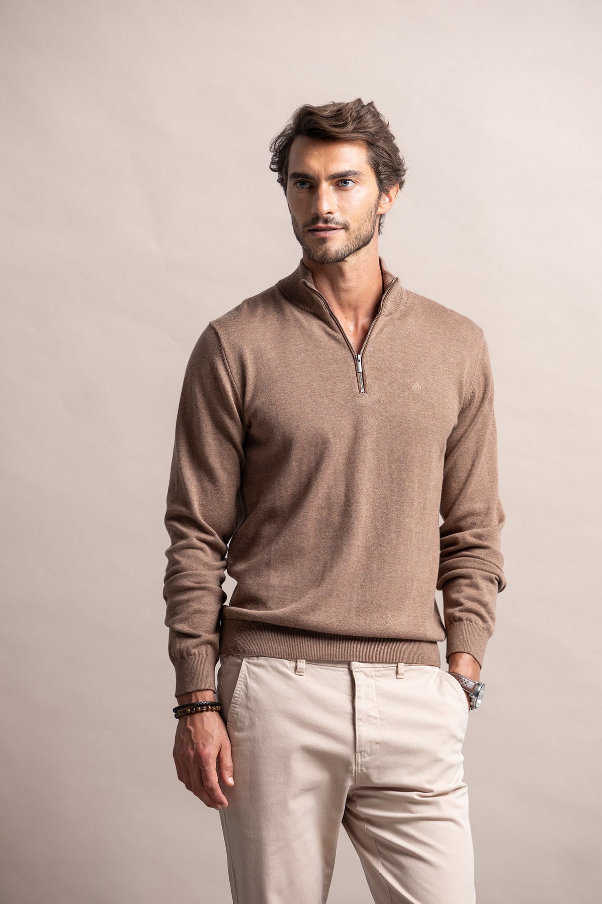 CAMISOLA COM SEDA E GOLA COM FECHO