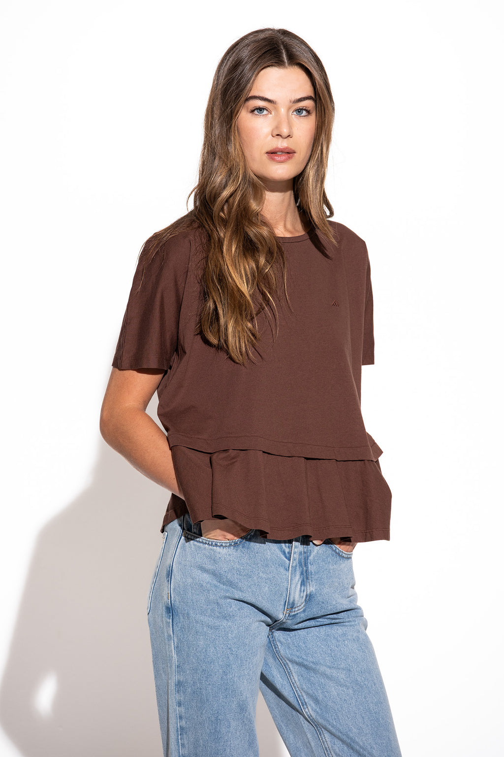 T-SHIRT COM FOLHO