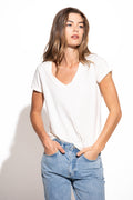 CAMISETA ESENCIAL ESCOTE EN V