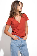T-SHIRT COM APLICAÇÃO FITA DE REN