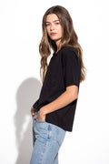 T-SHIRT COM BOLSO BORDADO