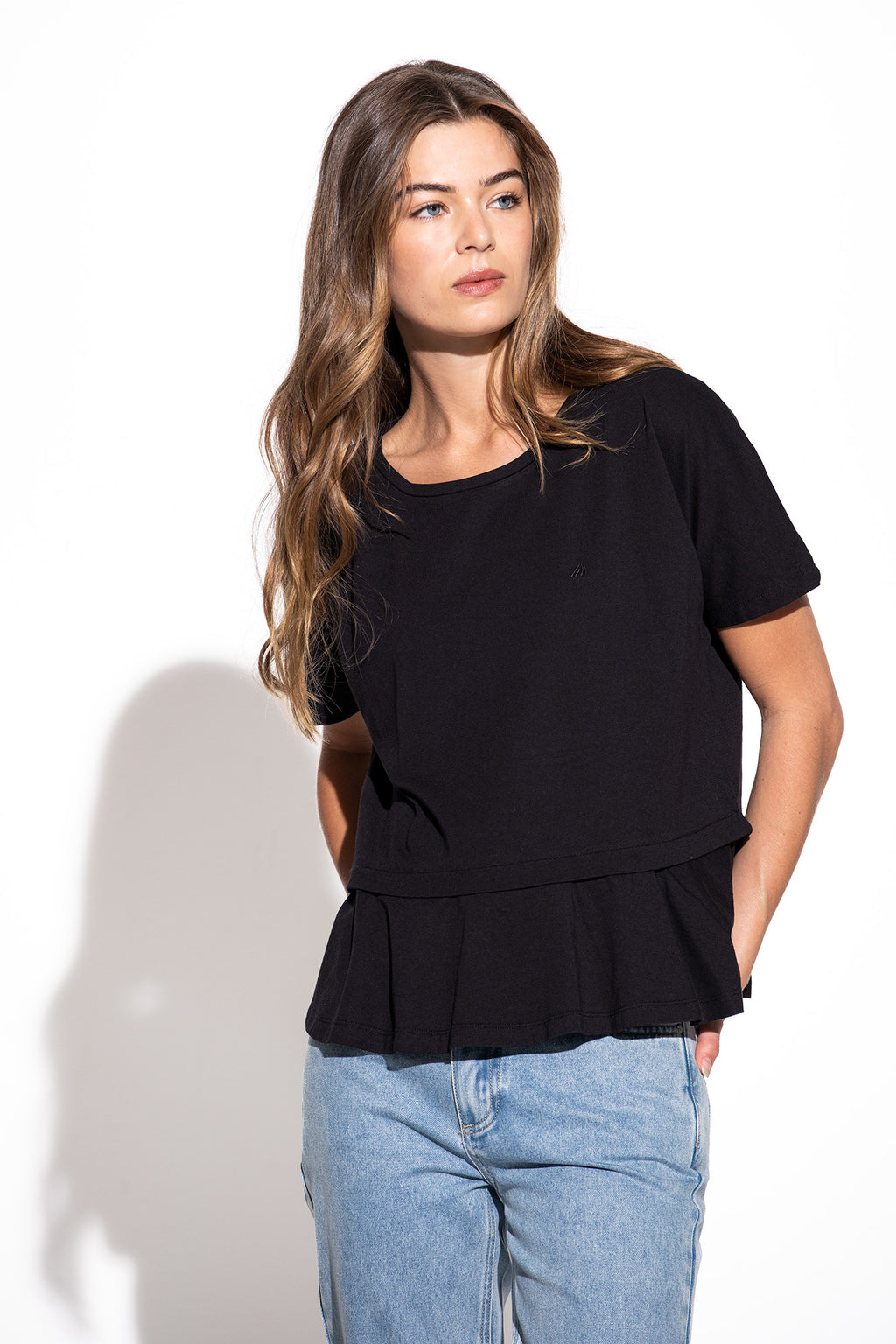 T-SHIRT COM FOLHO