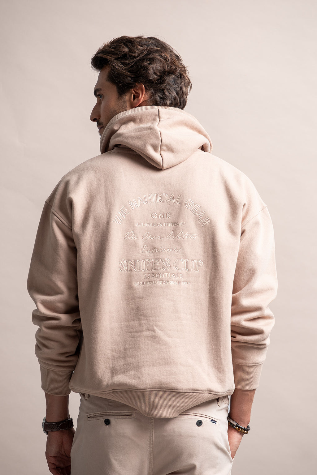 SWEATSHIRT COM CAPUZ E BORDADO