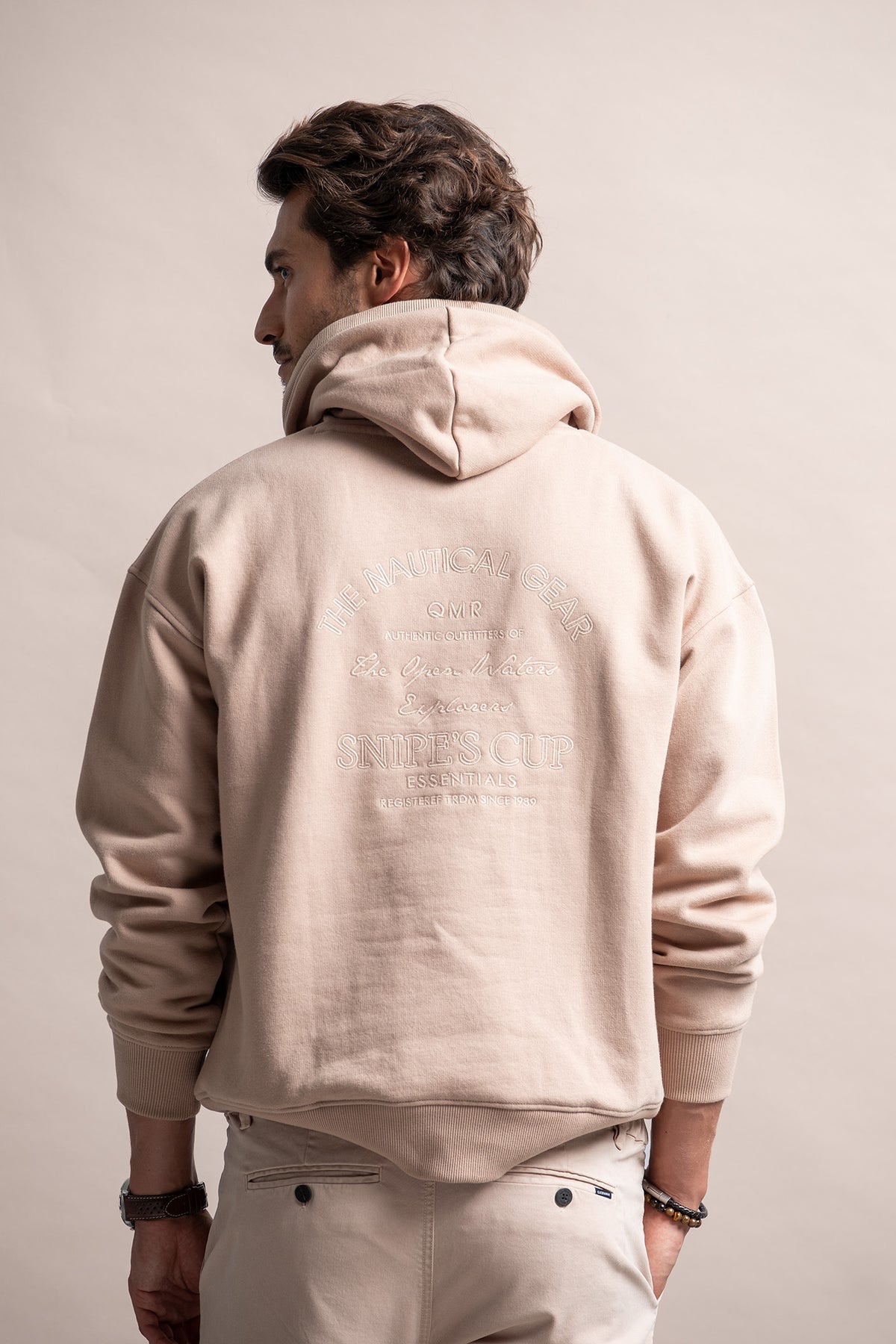 SWEATSHIRT COM CAPUZ E BORDADO