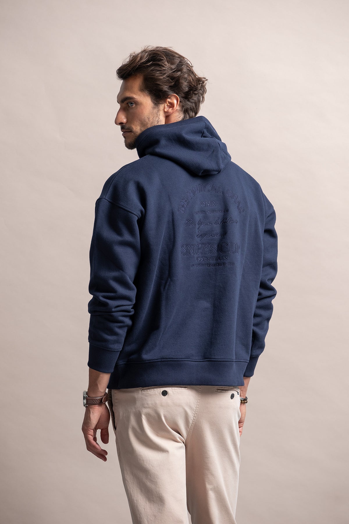 SWEATSHIRT COM CAPUZ E BORDADO