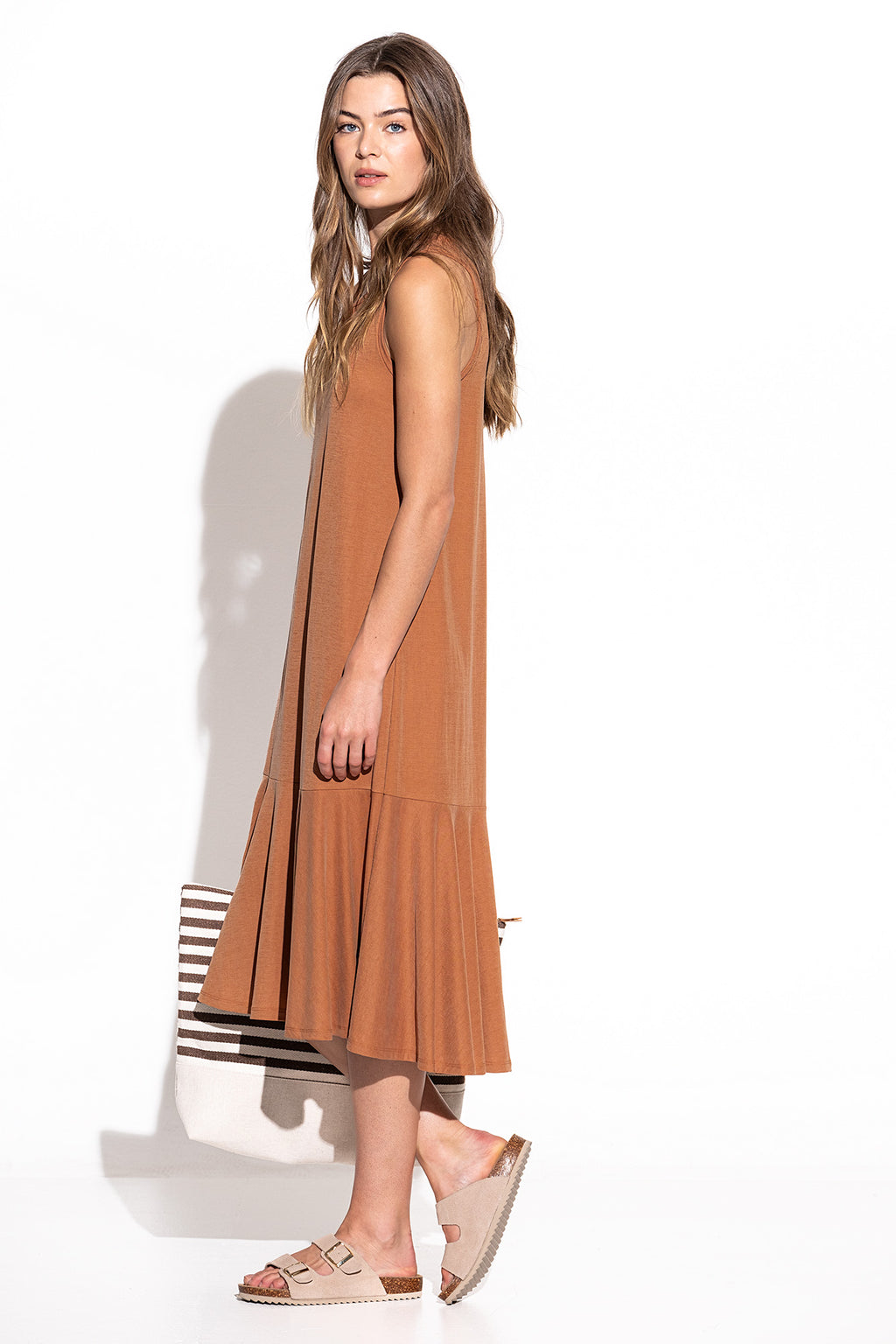 VESTIDO MIDI CON VOLANTE