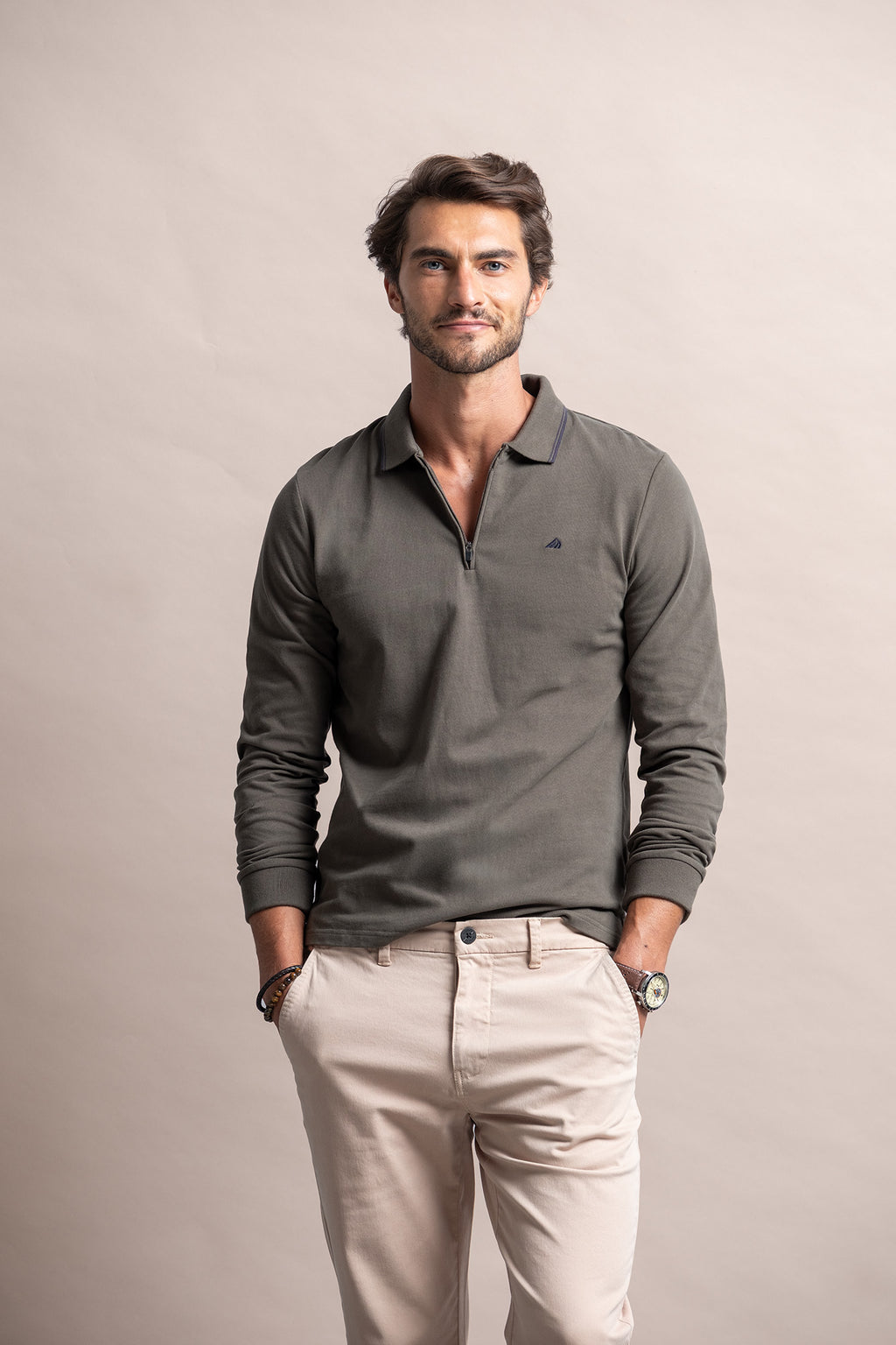 POLO MANGA COMPRIDA EM JERSEY COM FECHO