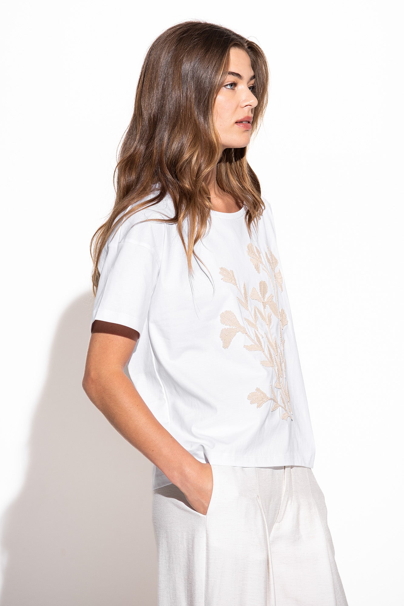CAMISETA ESTAMPADA CON FLORES