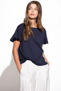 T-SHIRT COM FOLHO NA MANGA