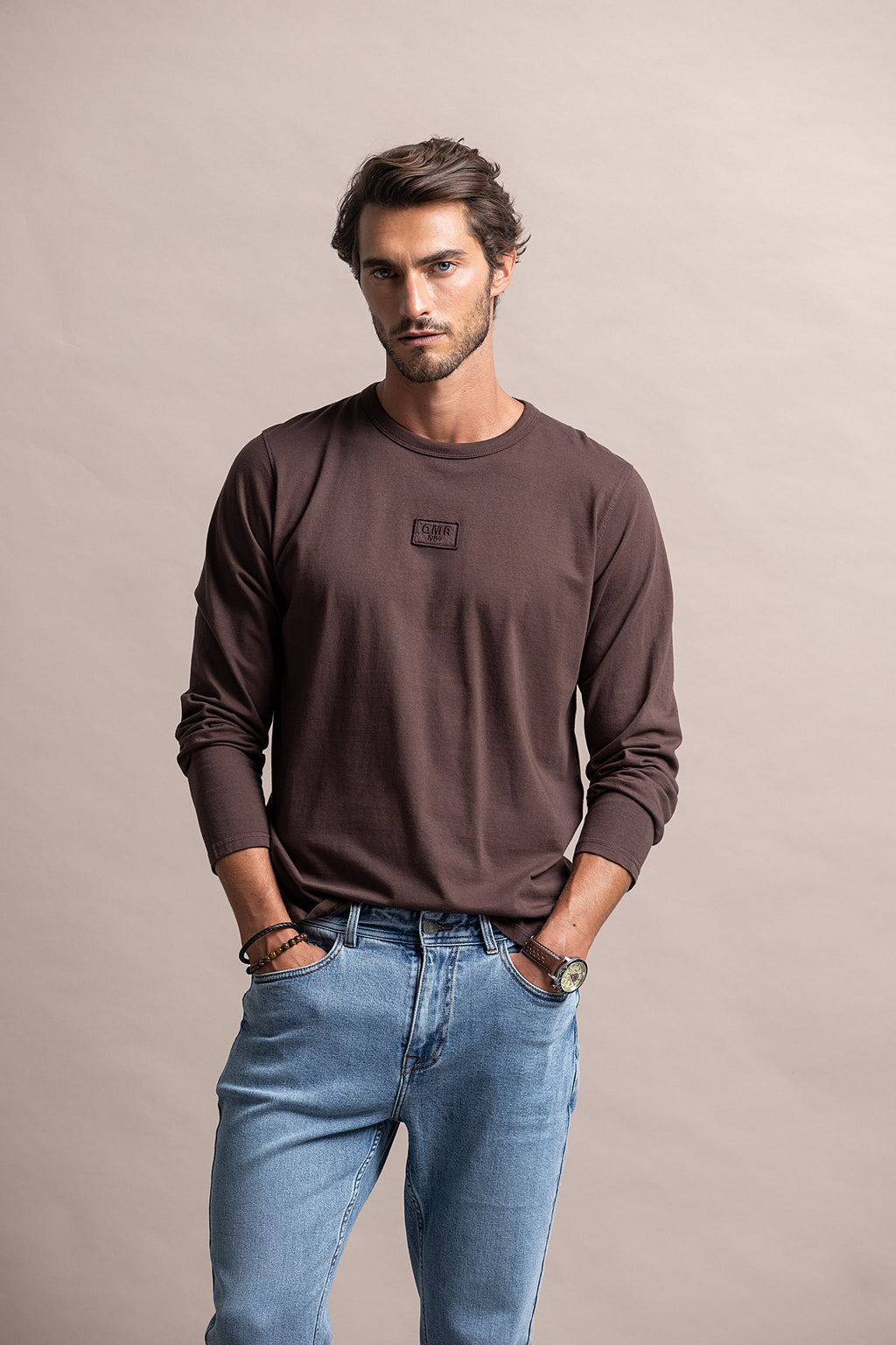 T-SHIRT MANGA COMPRIDA COM BORDADO