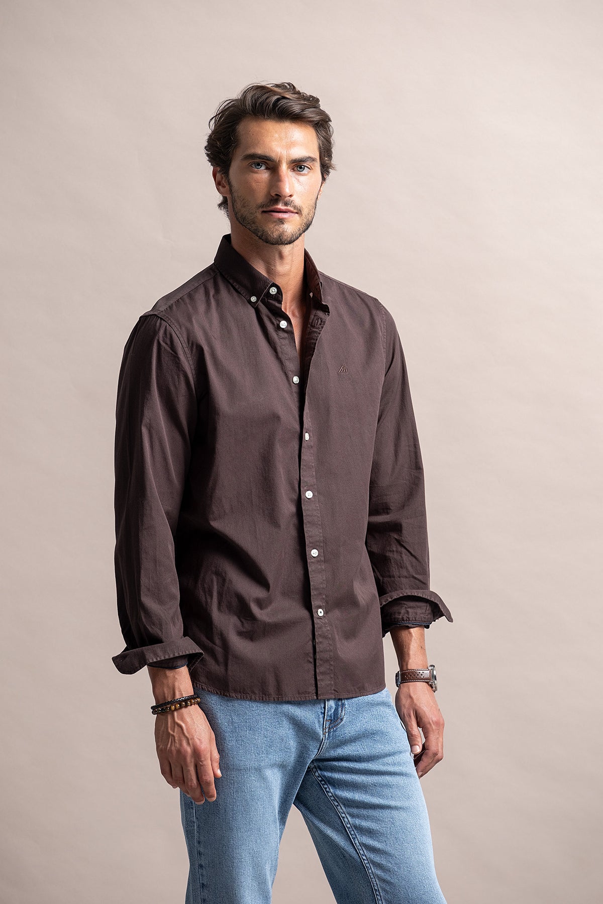 CAMISA BÁSICA REGULAR FIT EM SARJA