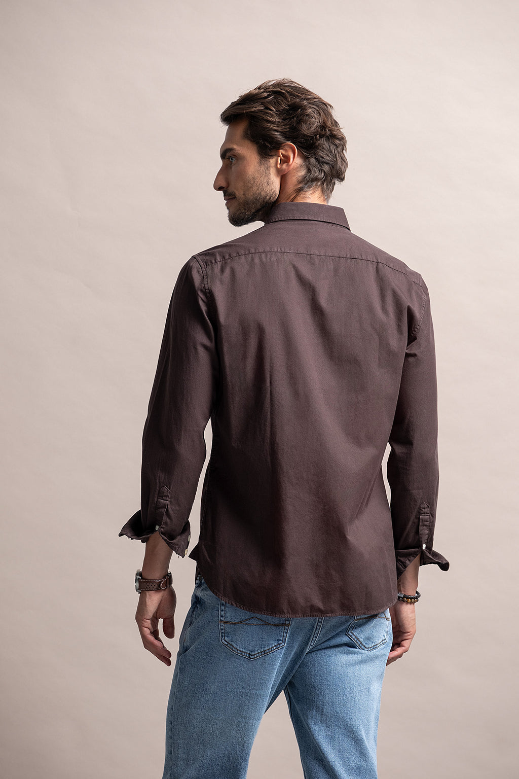 CAMISA BÁSICA REGULAR FIT EM SARJA