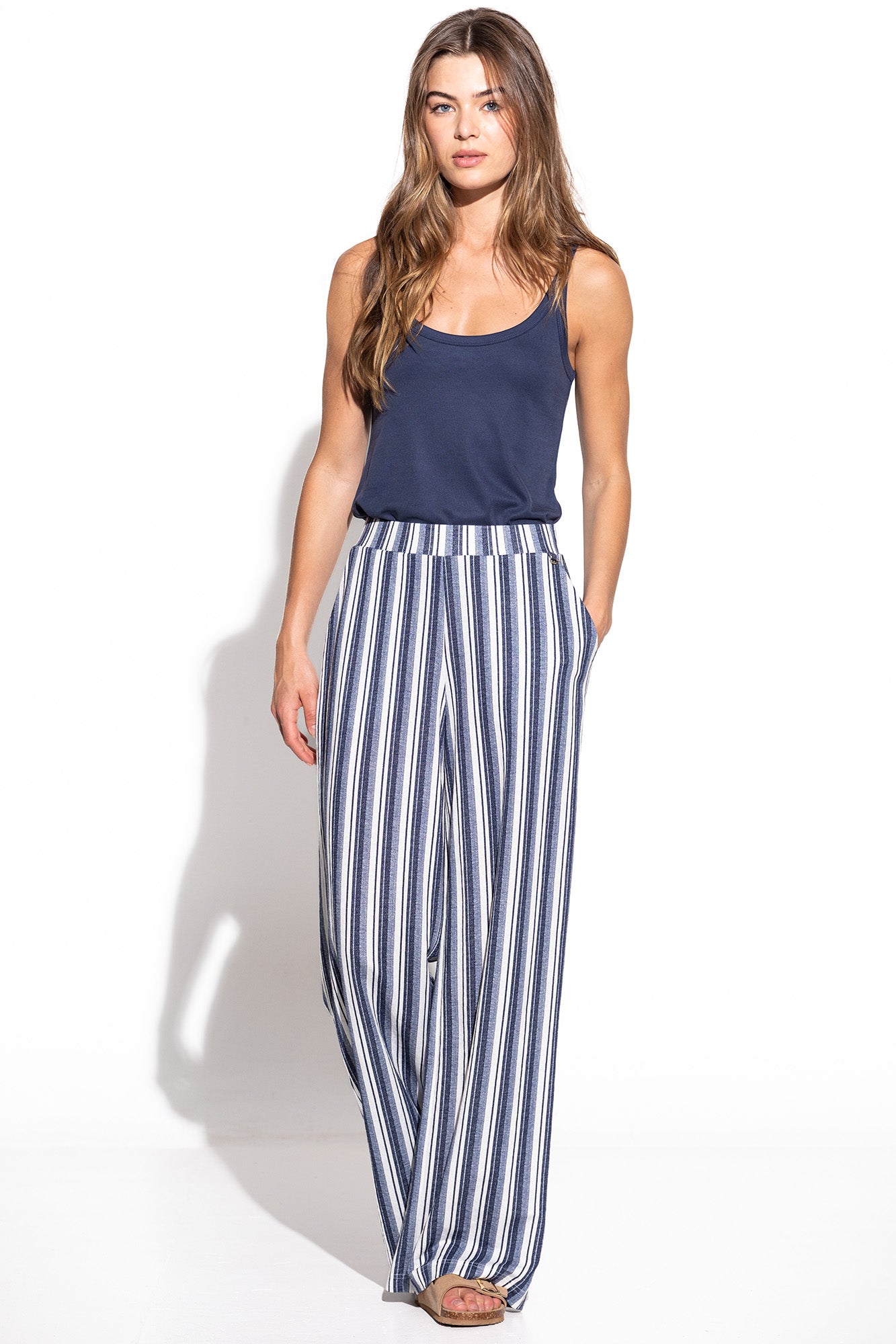 Pantalones anchos a rayas