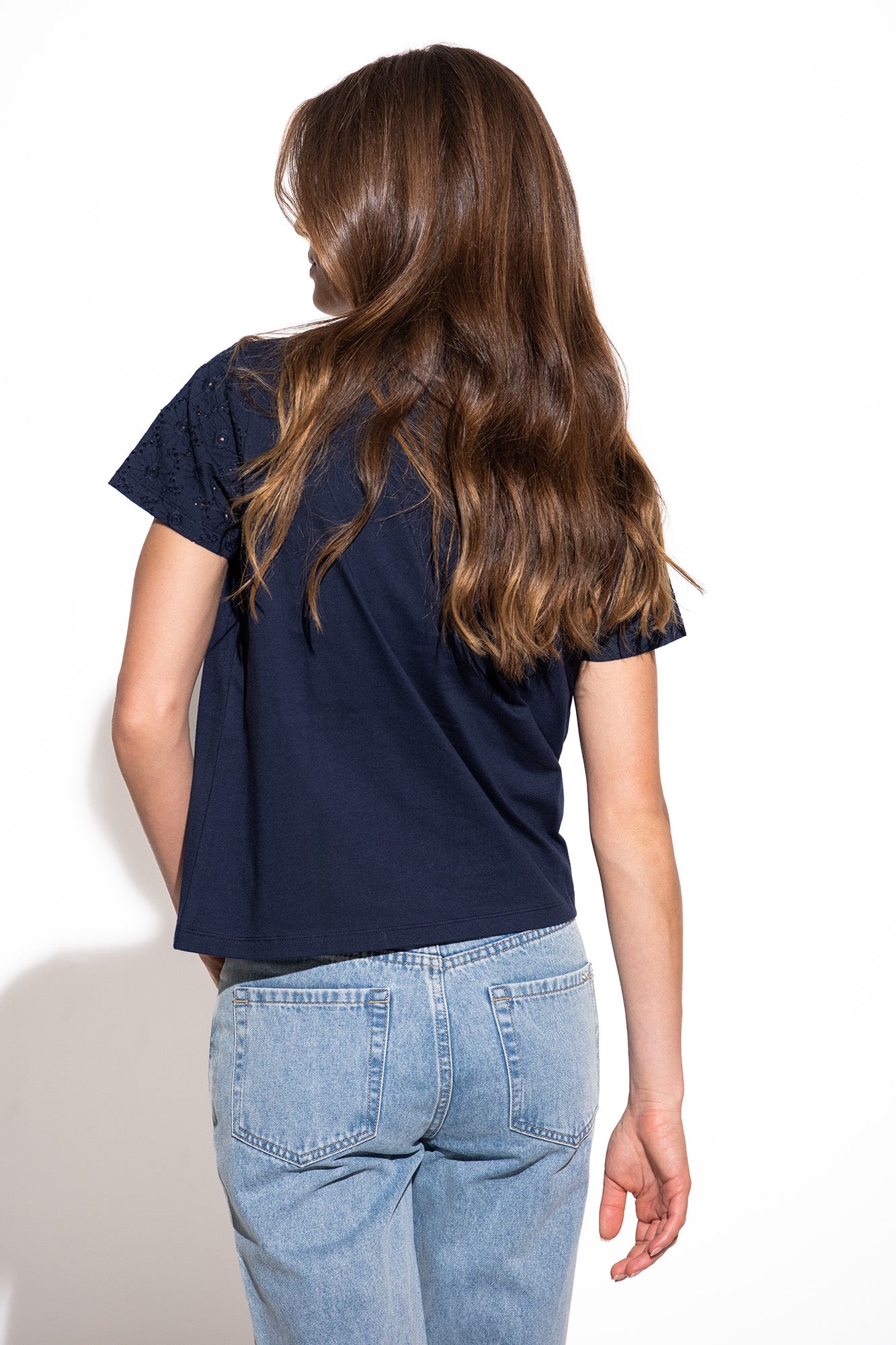 CAMISETA CON APLICACIONES DE ENCAJE