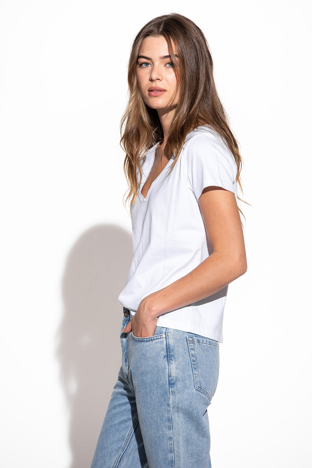 T-SHIRT COM APLICAÇÃO FITA DE REN