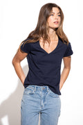T-SHIRT ESSENTIAL DECOTE EM V