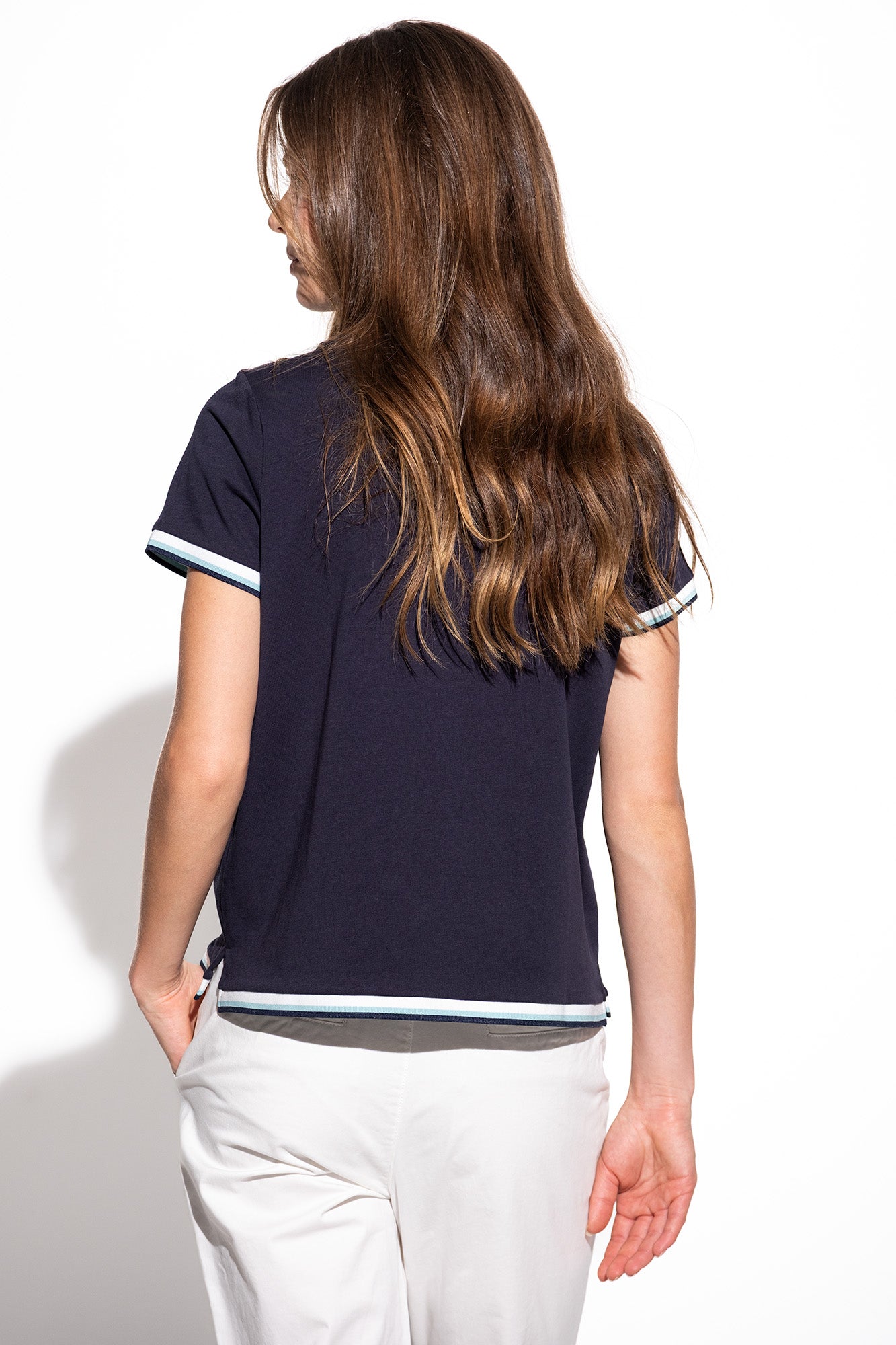 CAMISETA CON RIBETE A CONTRASTE