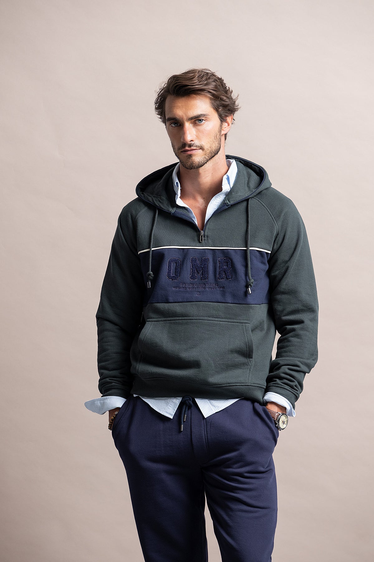 SWEATSHIRT COM PAINEL BORDADO