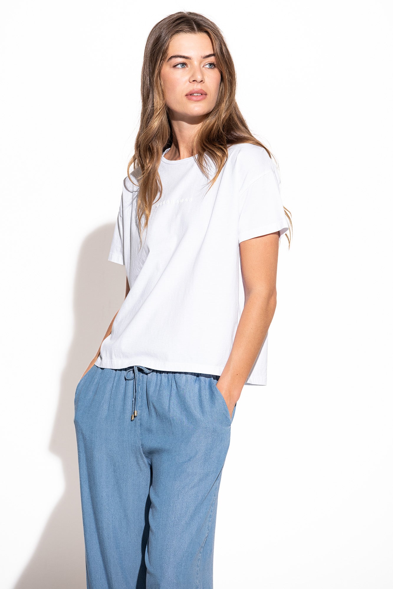T-SHIRT LARGA COM PRINT QUEBRAMAR