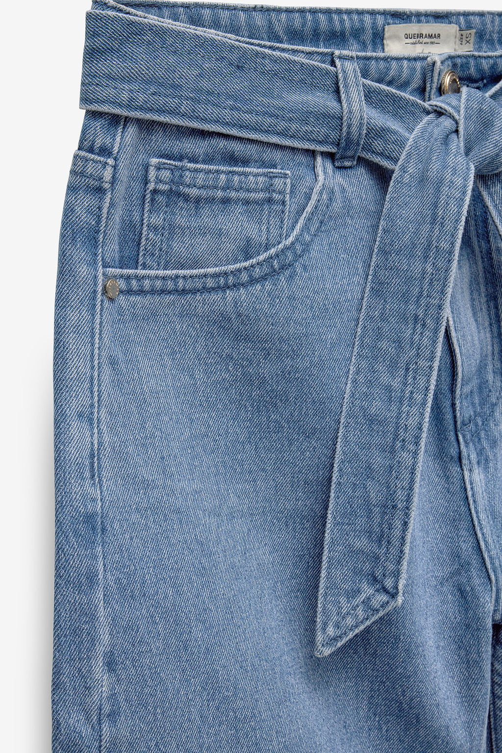 PANTALONES CORTOS DE SARGA CON CINTURÓN