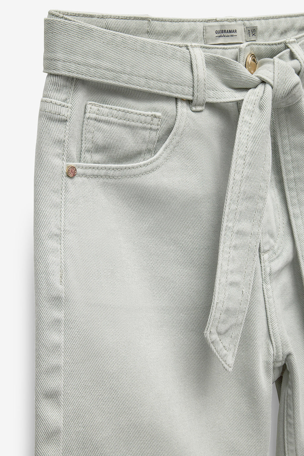 PANTALONES CORTOS DE SARGA CON CINTURÓN