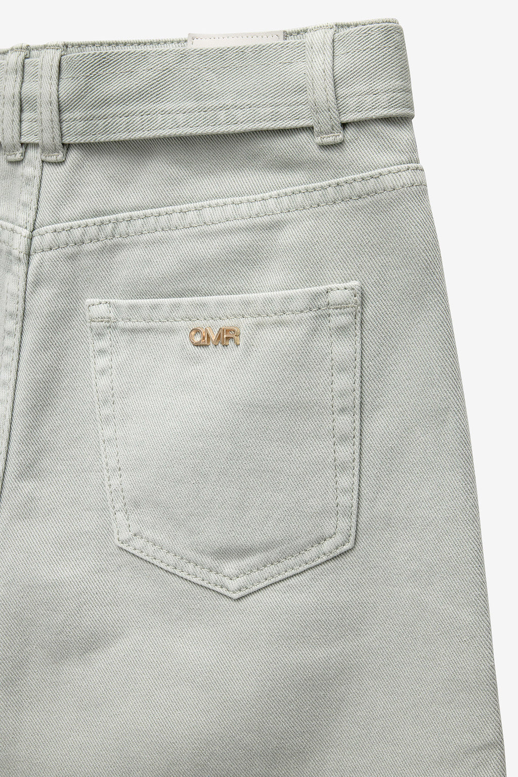 PANTALONES CORTOS DE SARGA CON CINTURÓN