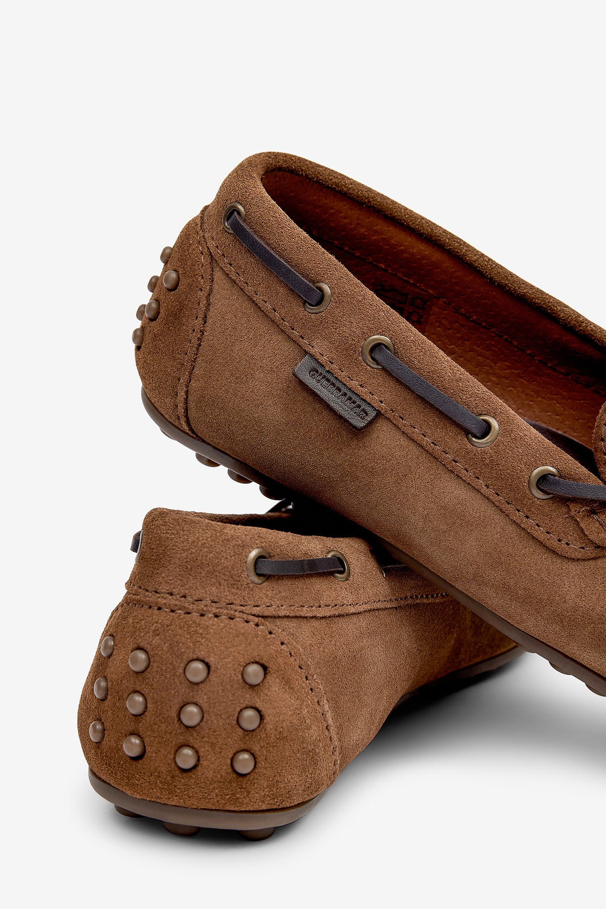MOCASSINS EM PELE COM ATACADORES