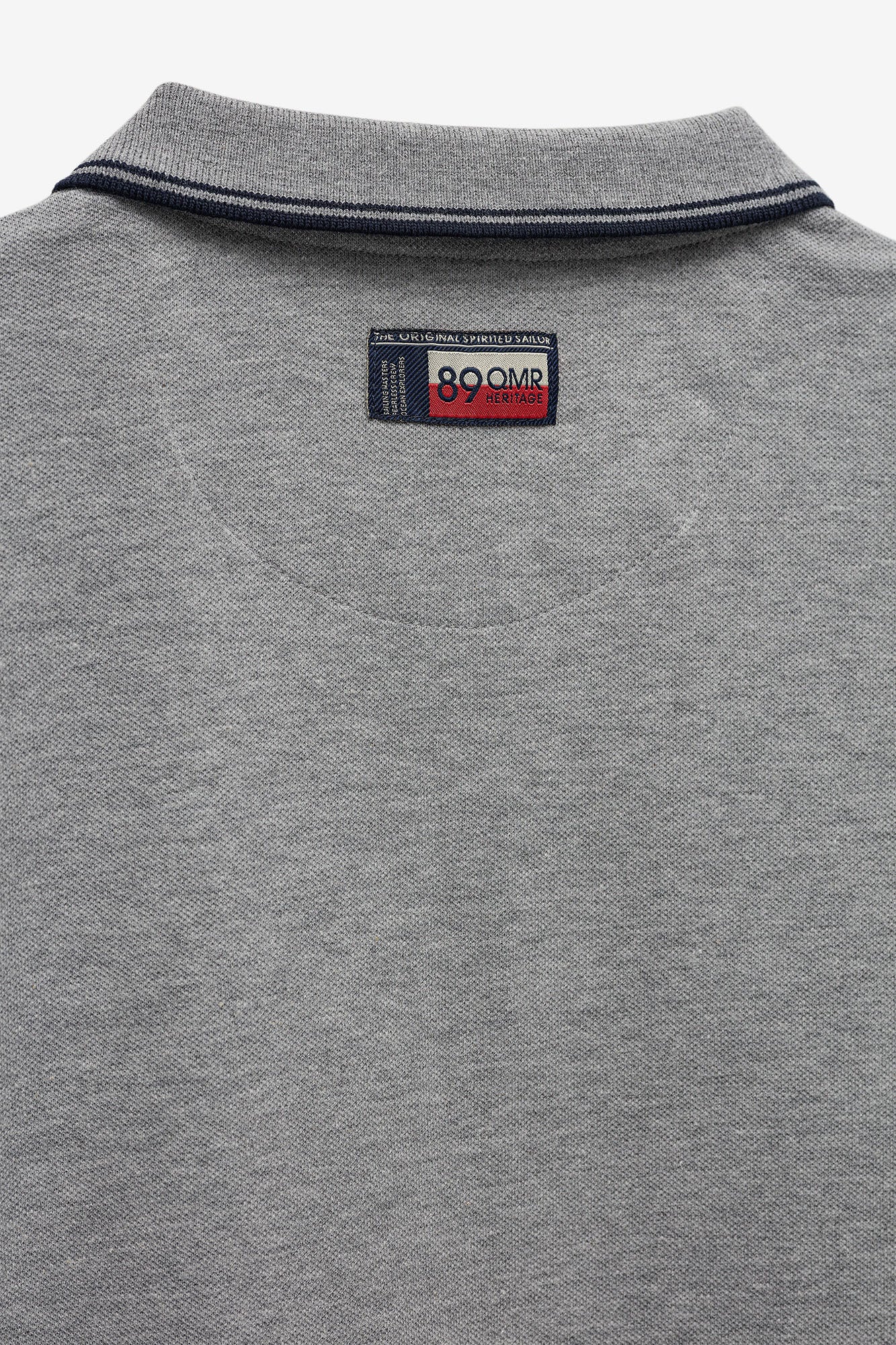 POLO EM MICRO PIQUET COM FECHO