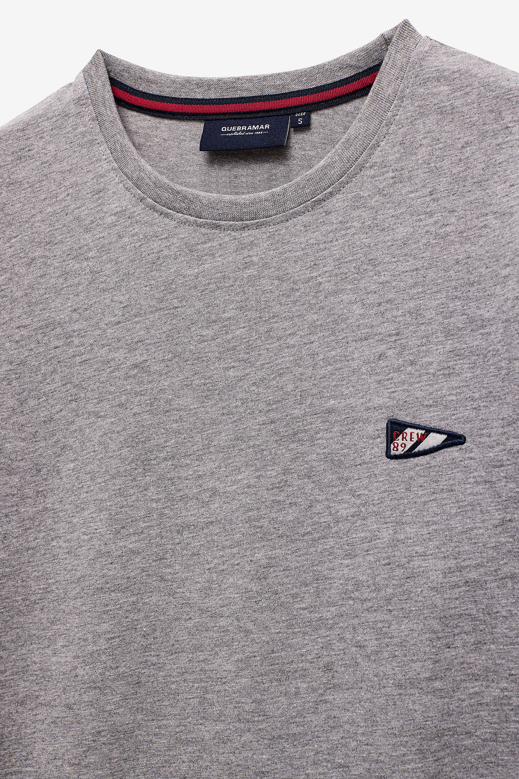 T-SHIRT COM BADGE VELA