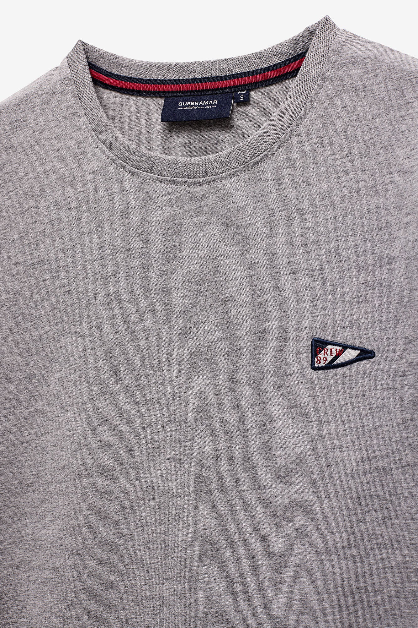 T-SHIRT COM BADGE VELA