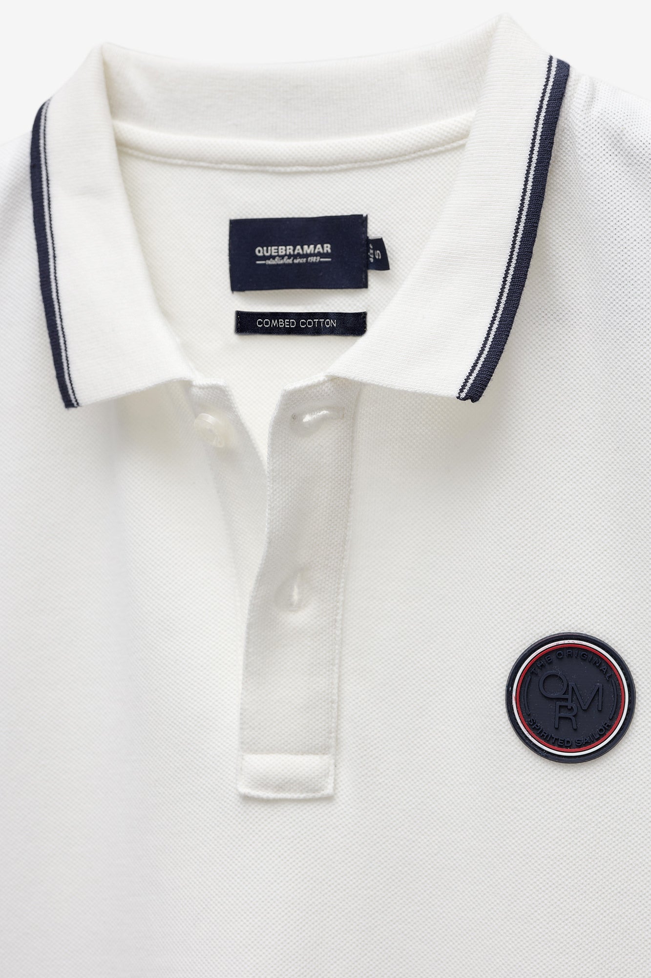 POLO PIQUÉ CON INSIGNIA