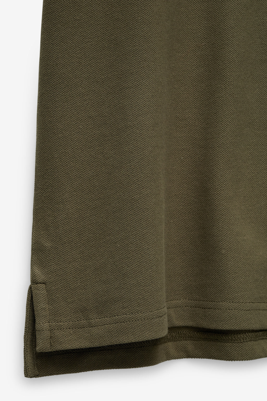 POLO PIQUÉ CON DETALLE EN LA TAPETA