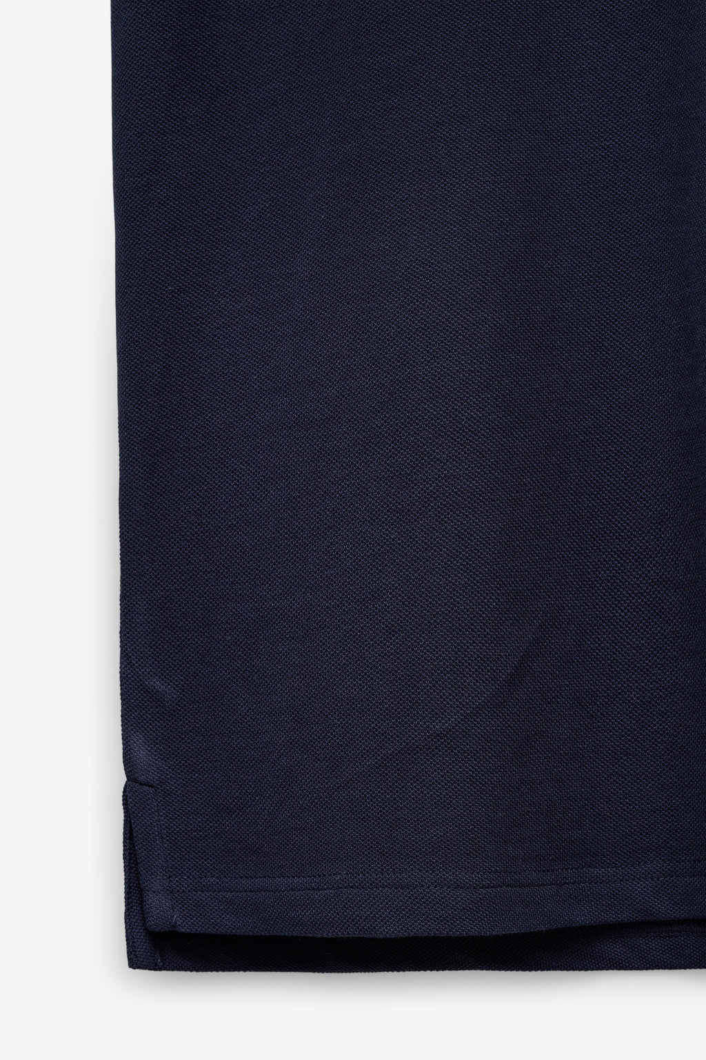 POLO PIQUÉ CON DETALLE EN LA TAPETA