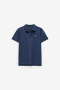 POLO COM BADGE E RISCAS NO RIB