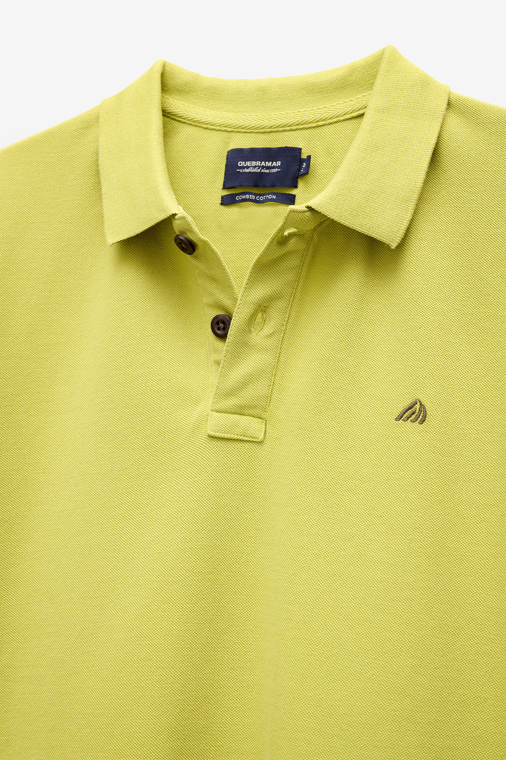 POLO PIQUÉ CON ESTAMPADO EN EL CUELLO
