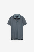POLO PIQUET COM ESTAMPADO NA GOLA